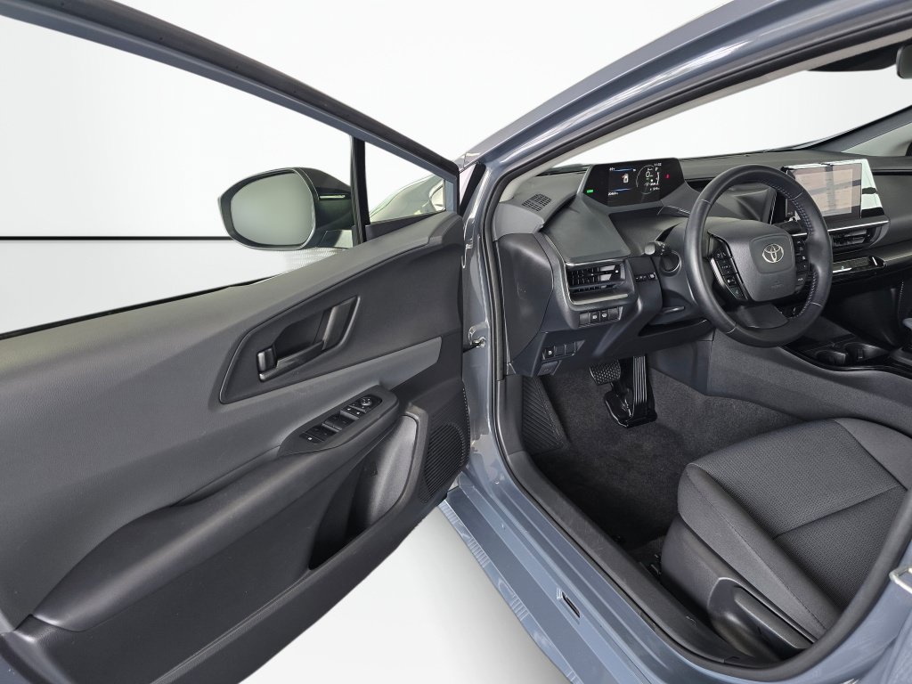 Used 2024 Toyota Prius LE FWD image 30