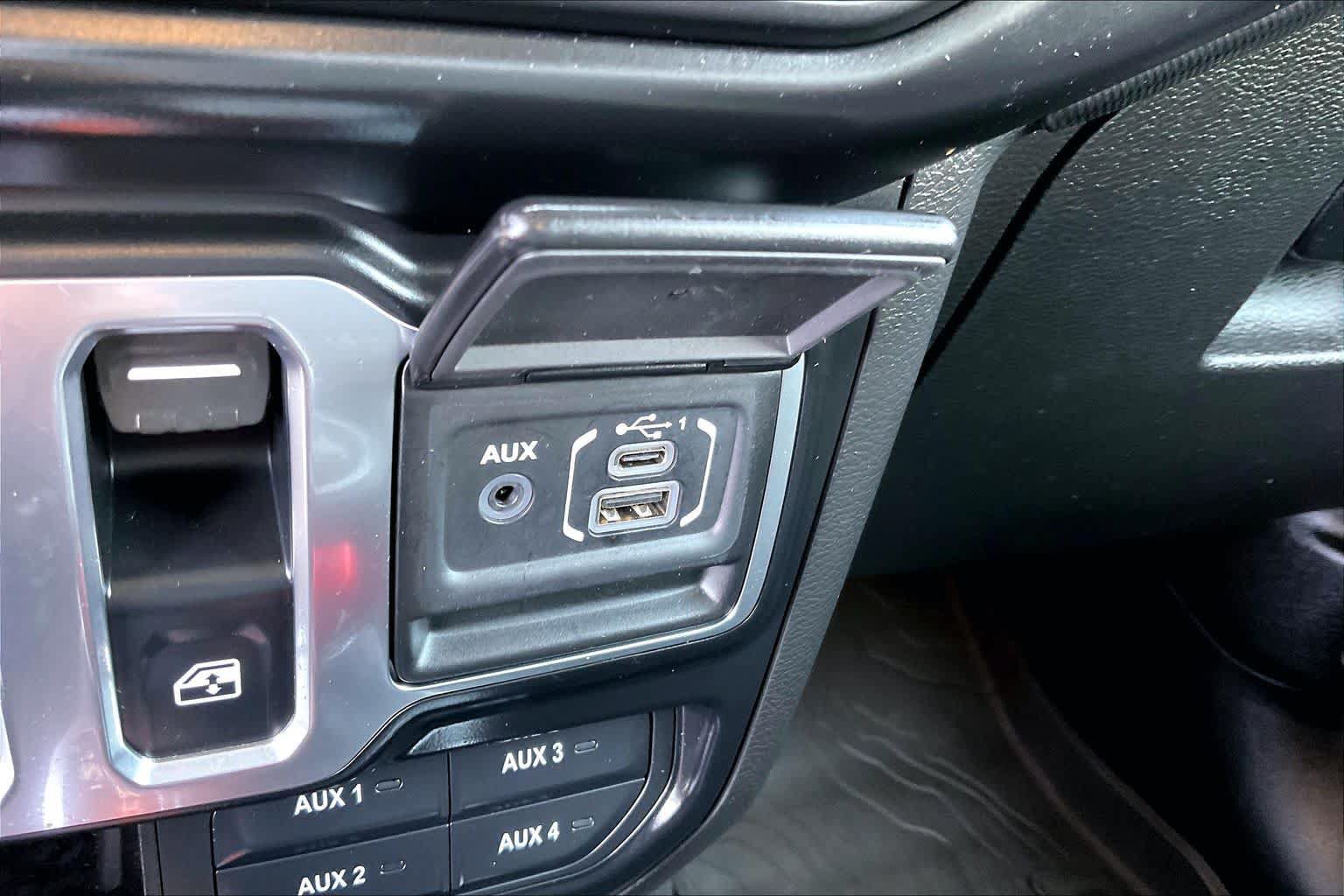 Used 2022 Jeep Wrangler Sport AWD/4WD image 30
