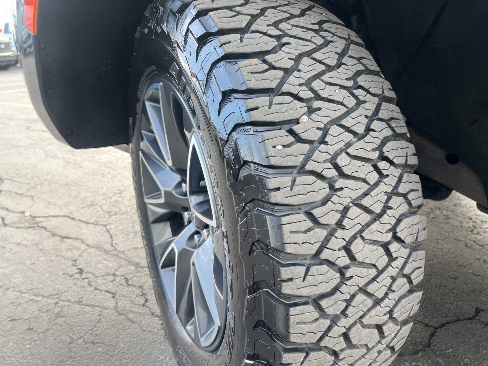 Used 2022 Chevrolet Tahoe Z71 w/ Luxury Package image 40