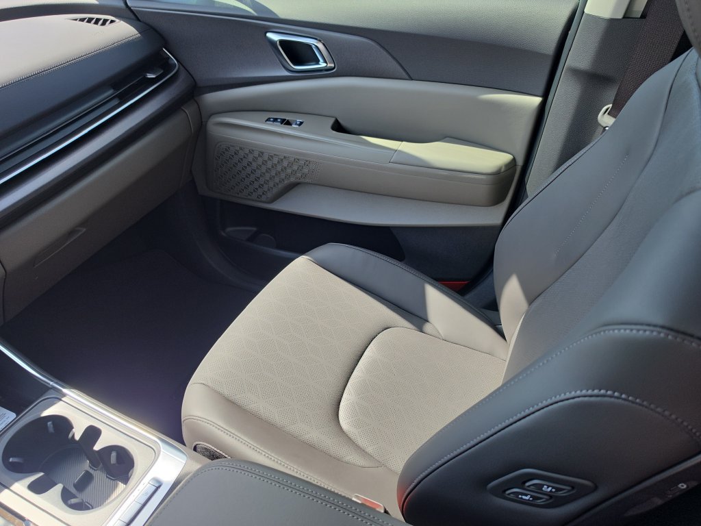 New 2027 Kia Carnival EX FWD image 16