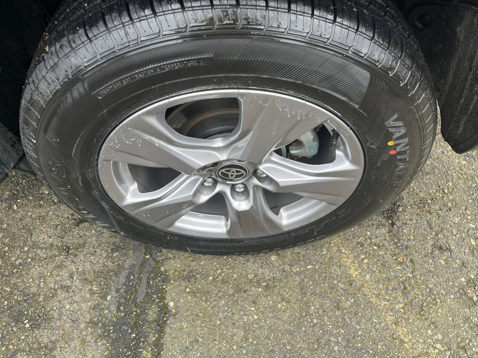 Used 2025 Toyota RAV4 XLE w/ Convenience Package image 32