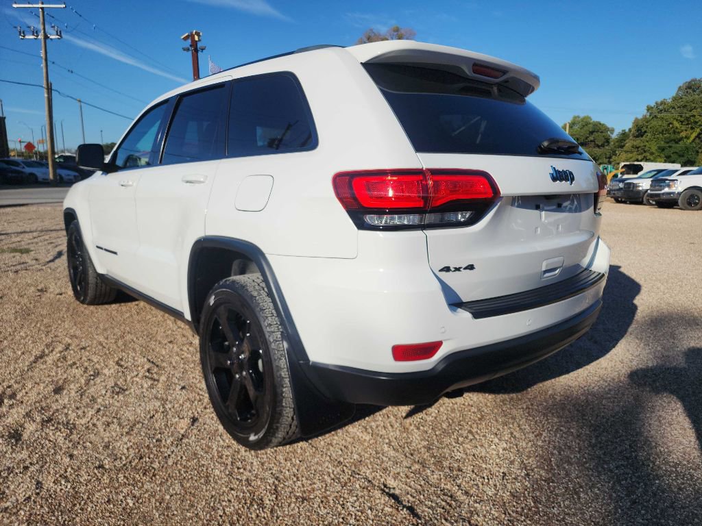 Used 2018 Jeep Grand Cherokee Laredo AWD/4WD image 4