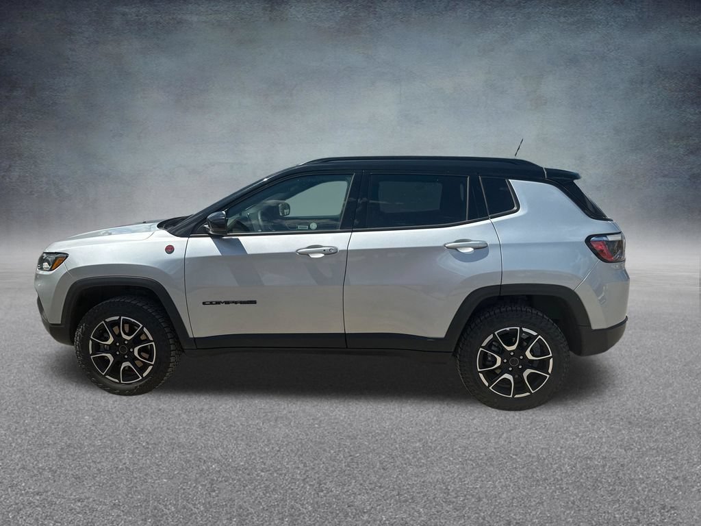 Used 2025 Jeep Compass Trailhawk AWD/4WD image 32