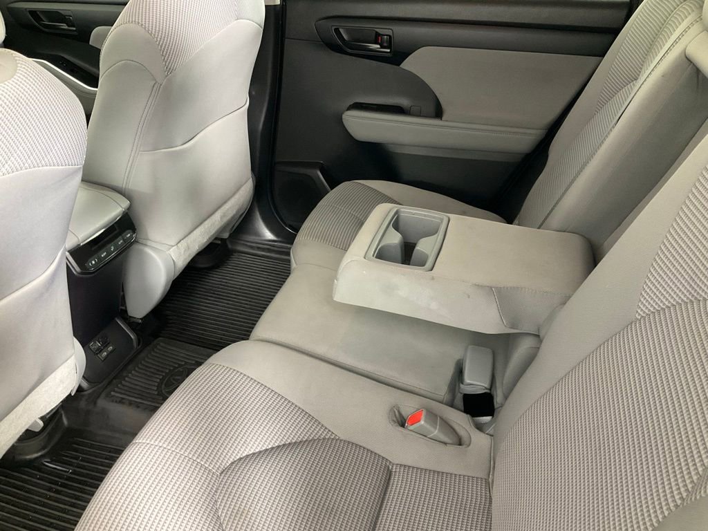 Used 2023 Toyota Highlander LE image 12