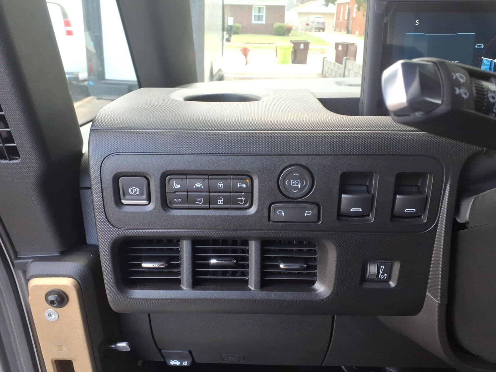 New 2026 Chevrolet Brightdrop 600 w/ Battery Pack, Extended Range AWD/4WD image 16