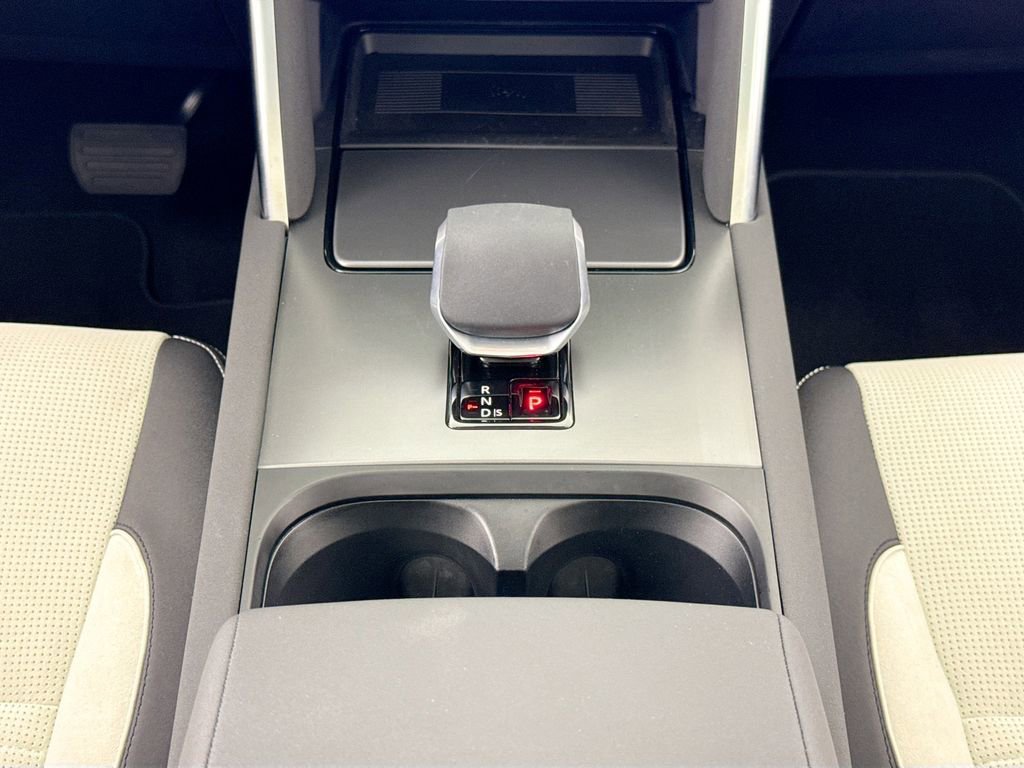 Used 2025 Land Rover Discovery Sport S image 12