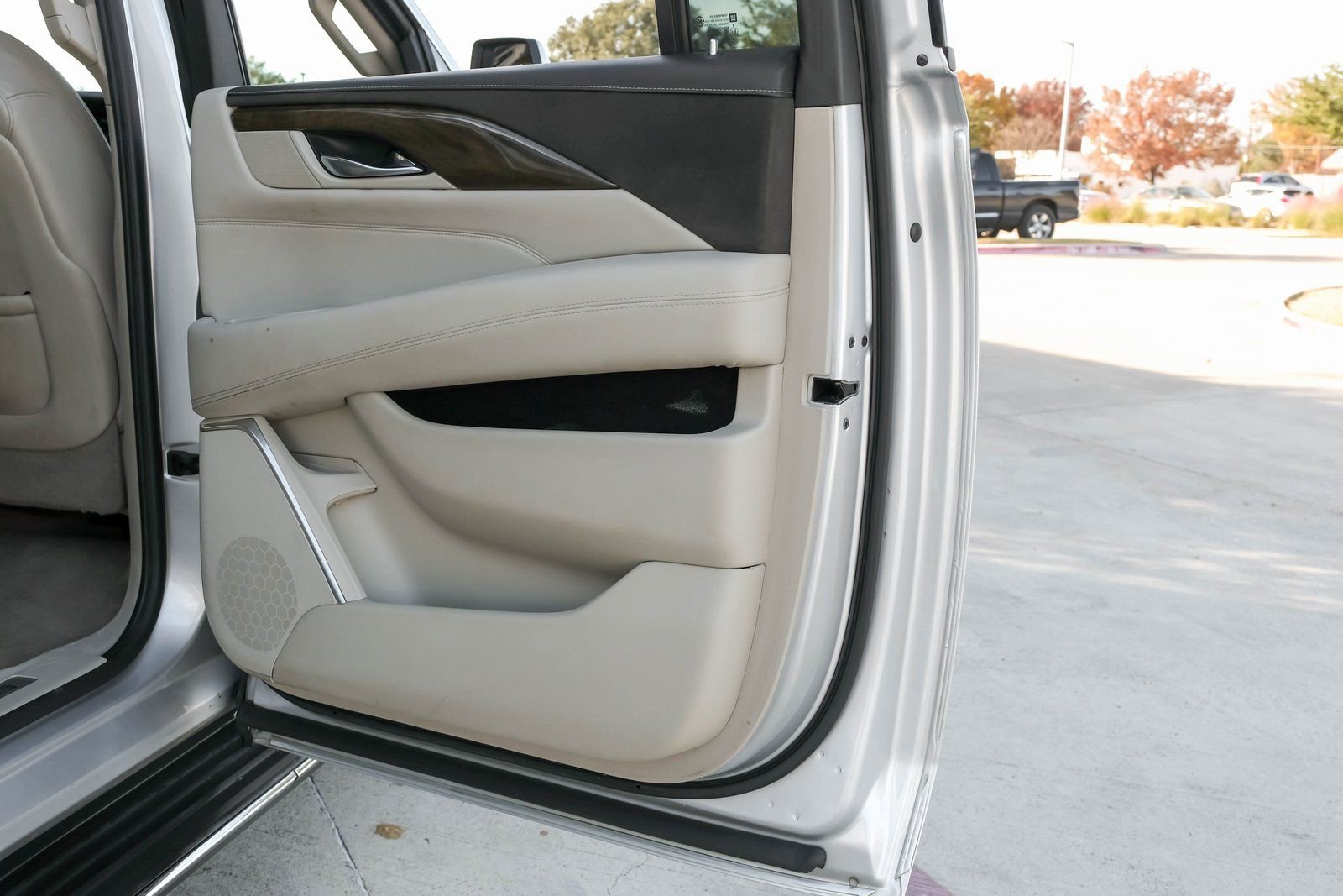 Used 2020 Cadillac Escalade ESV Luxury image 41