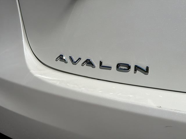 Used 2017 Toyota Avalon Limited w/ Carpet Mat Package FWD image 11