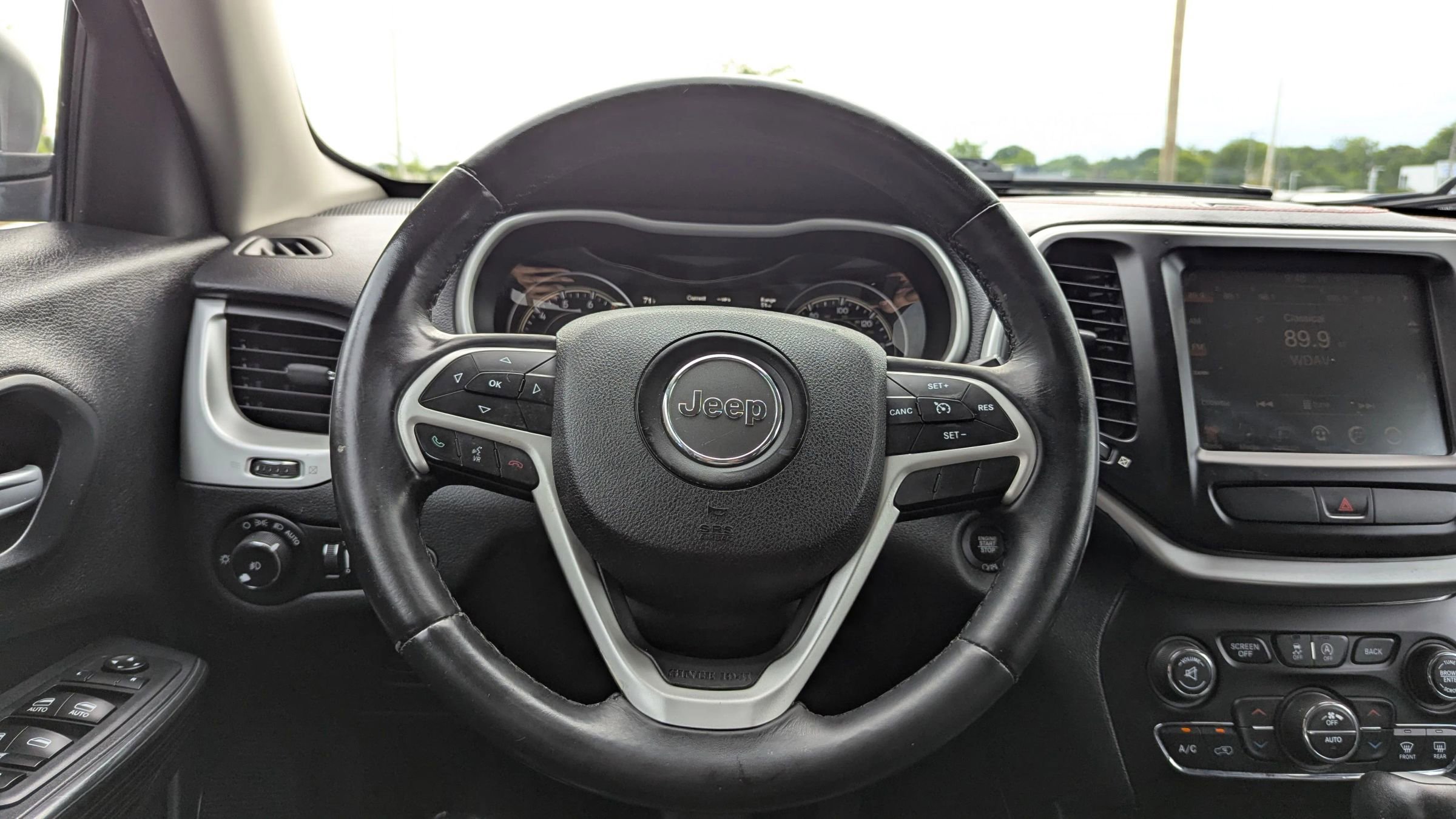 Used 2016 Jeep Cherokee Trailhawk w/ Comfort/Convenience Group AWD/4WD image 20