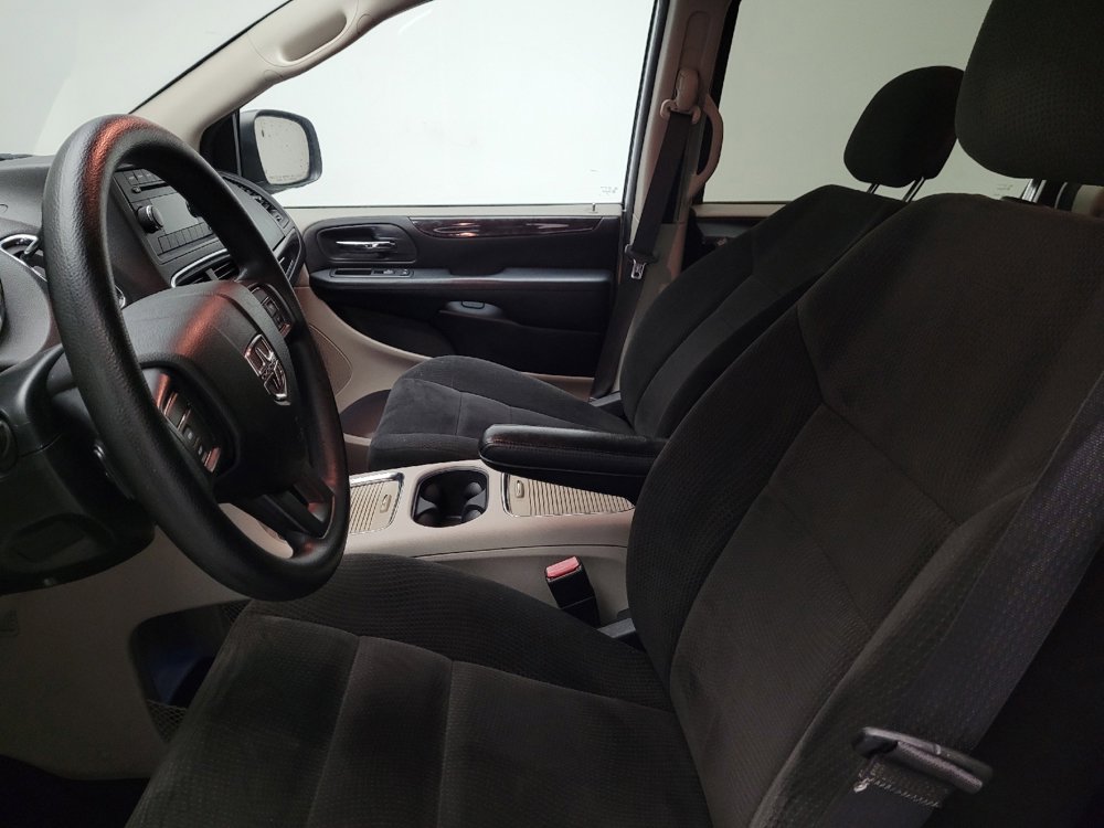 Used 2016 Dodge Grand Caravan SXT FWD image 17
