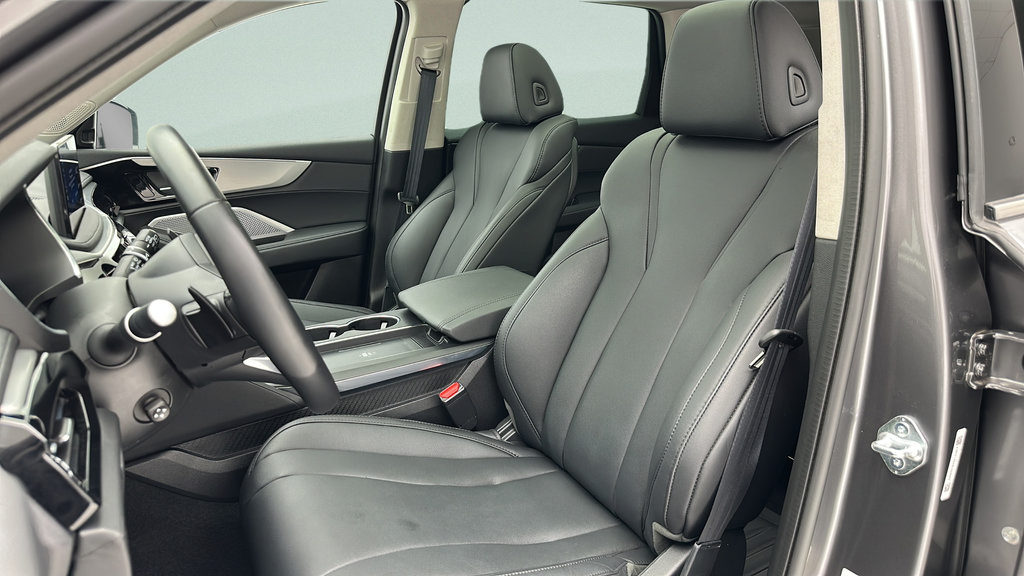 Used 2025 Acura MDX SH-AWD image 14