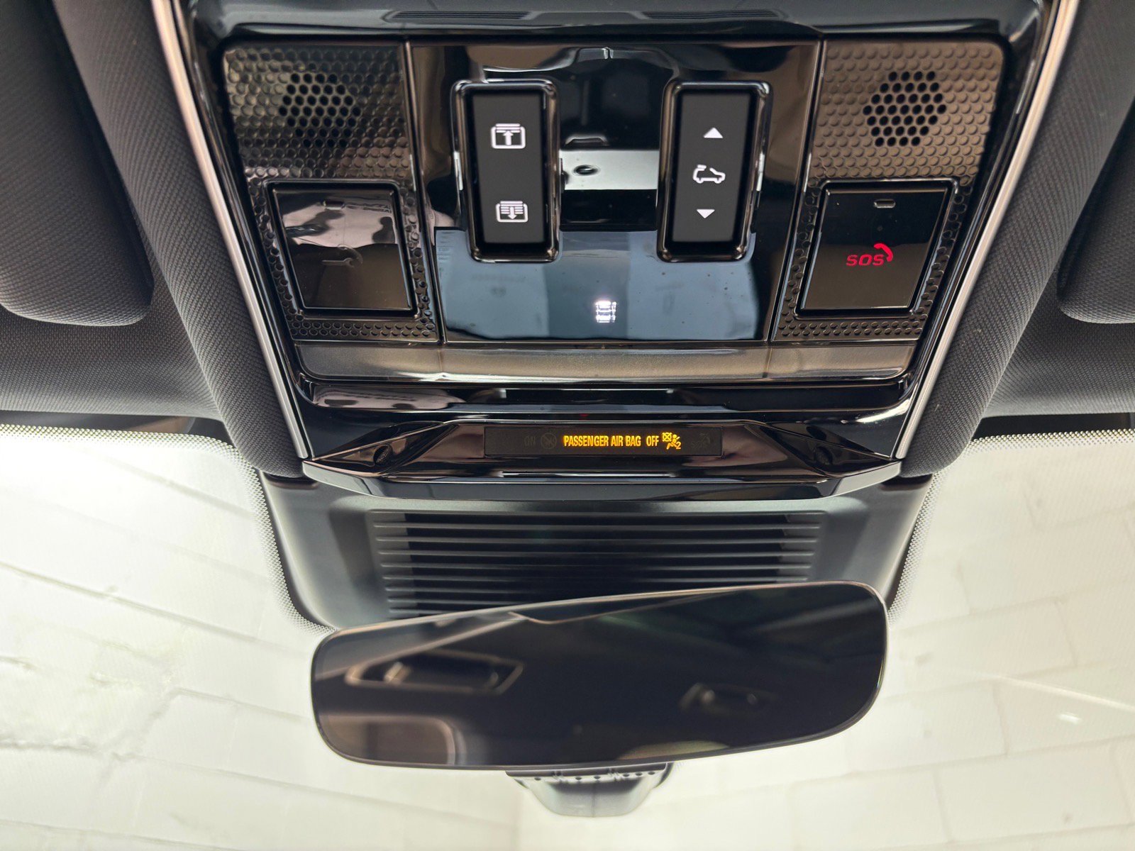 Used 2025 Land Rover Range Rover SE AWD/4WD image 12