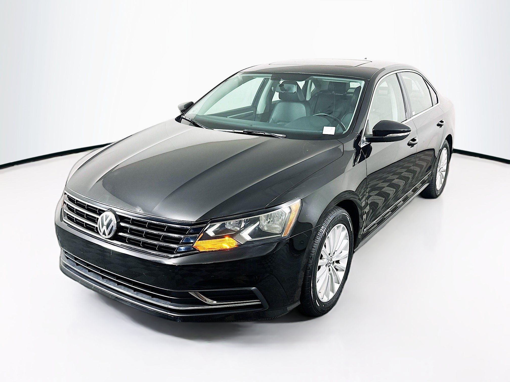 Used 2016 Volkswagen Passat 1.8T SE FWD image 3
