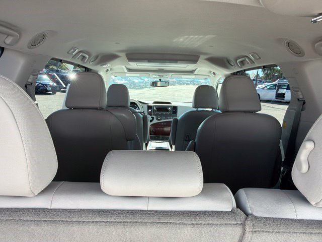 Used 2012 Toyota Sienna XLE w/ Entertainment Pkg FWD image 17