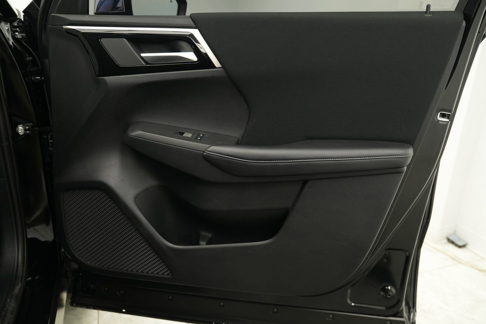 Used 2025 Mitsubishi Outlander ES image 17