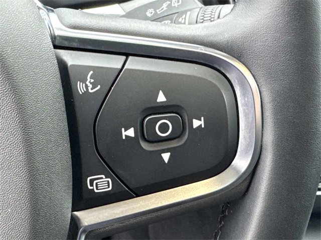 Used 2024 Volvo XC60 B5 Core image 24