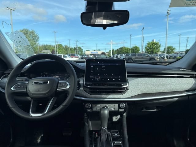 Used 2022 Jeep Compass Latitude AWD/4WD image 13