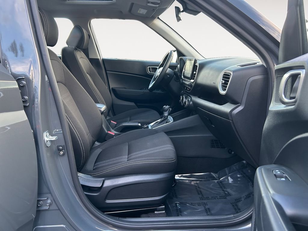 Certified 2025 Hyundai Venue SEL image 10
