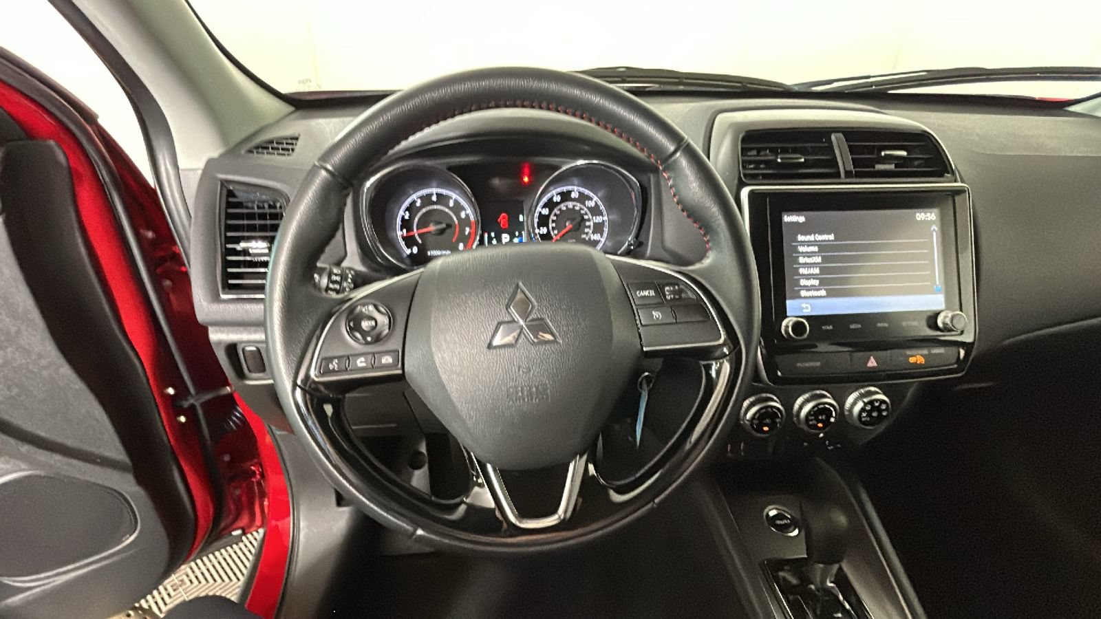 Used 2025 Mitsubishi Outlander Sport LE AWD/4WD image 16