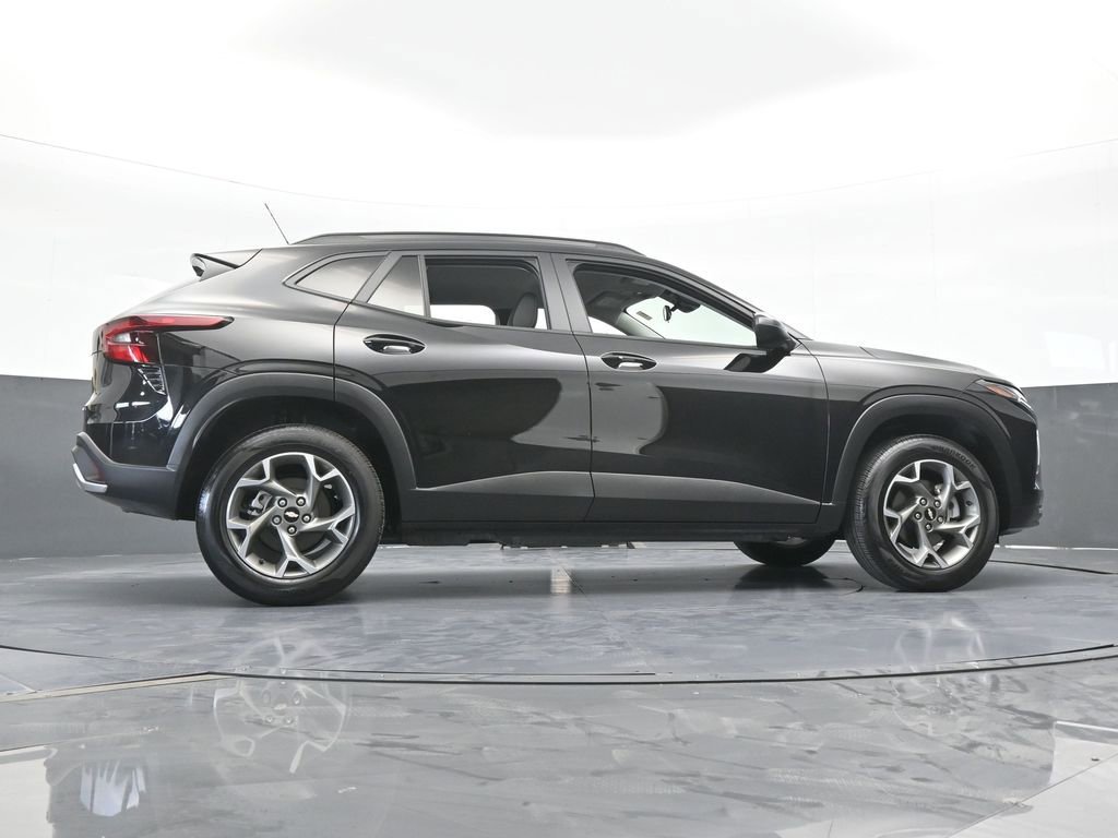 Used 2025 Chevrolet Trax LT w/ Driver Confidence Package FWD image 57