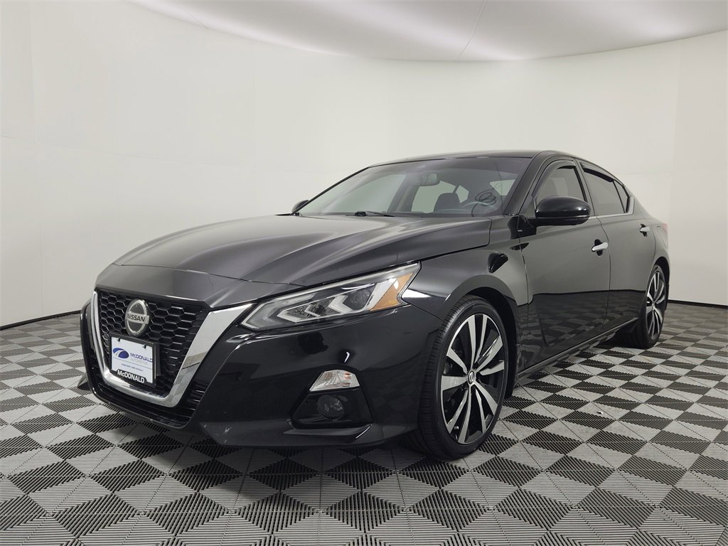 Used 2020 Nissan Altima 2.0 Platinum image 1