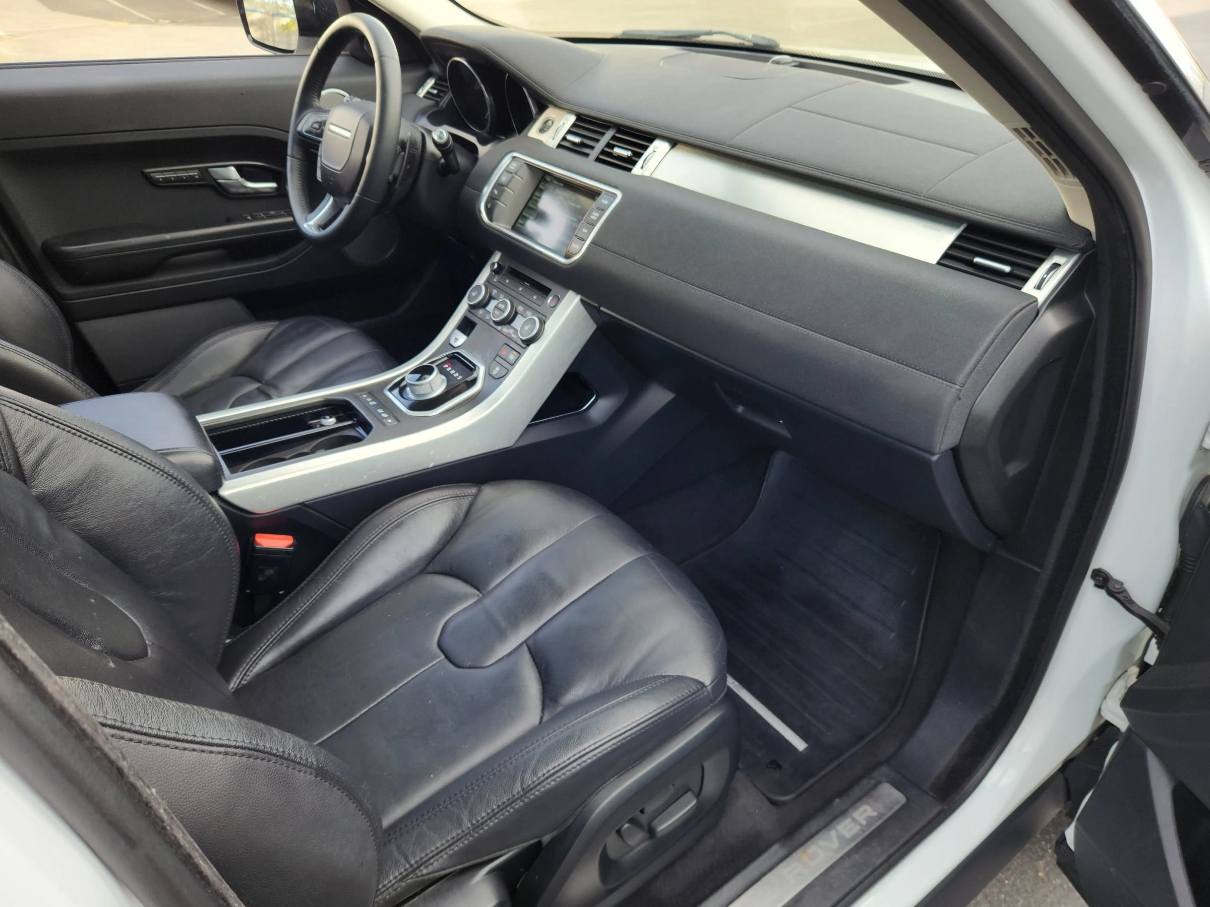 Used 2015 Land Rover Range Rover Evoque Pure Premium AWD/4WD image 18