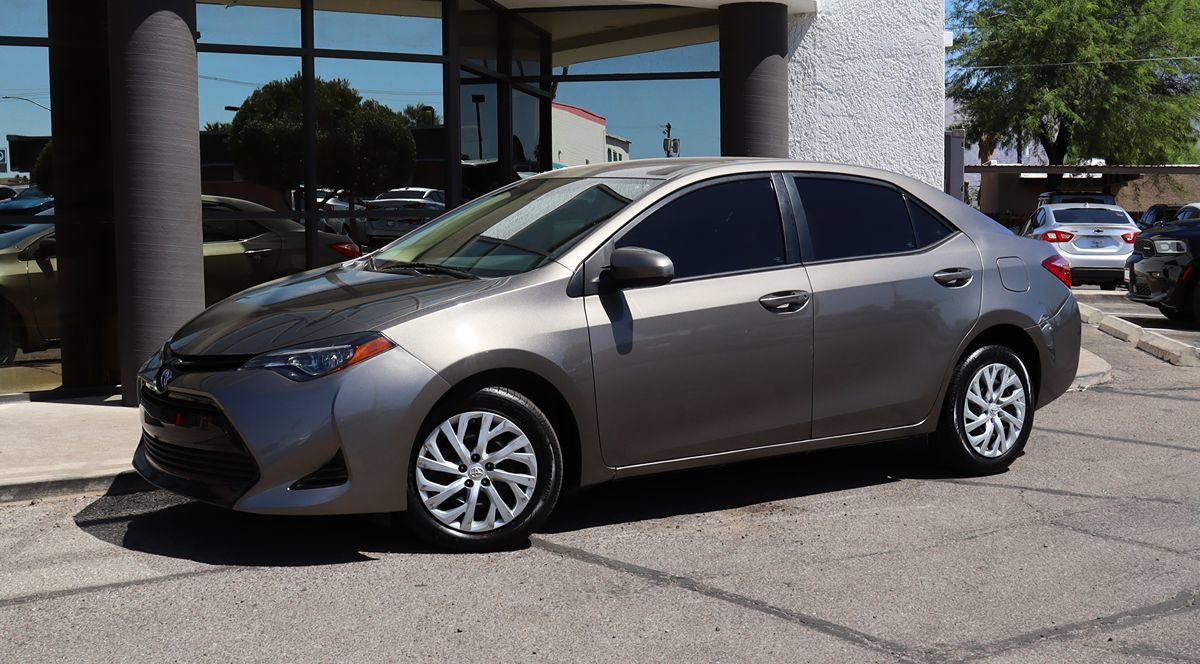 Used 2018 Toyota Corolla LE w/ Carpet Mat Package (TMS) FWD image 3
