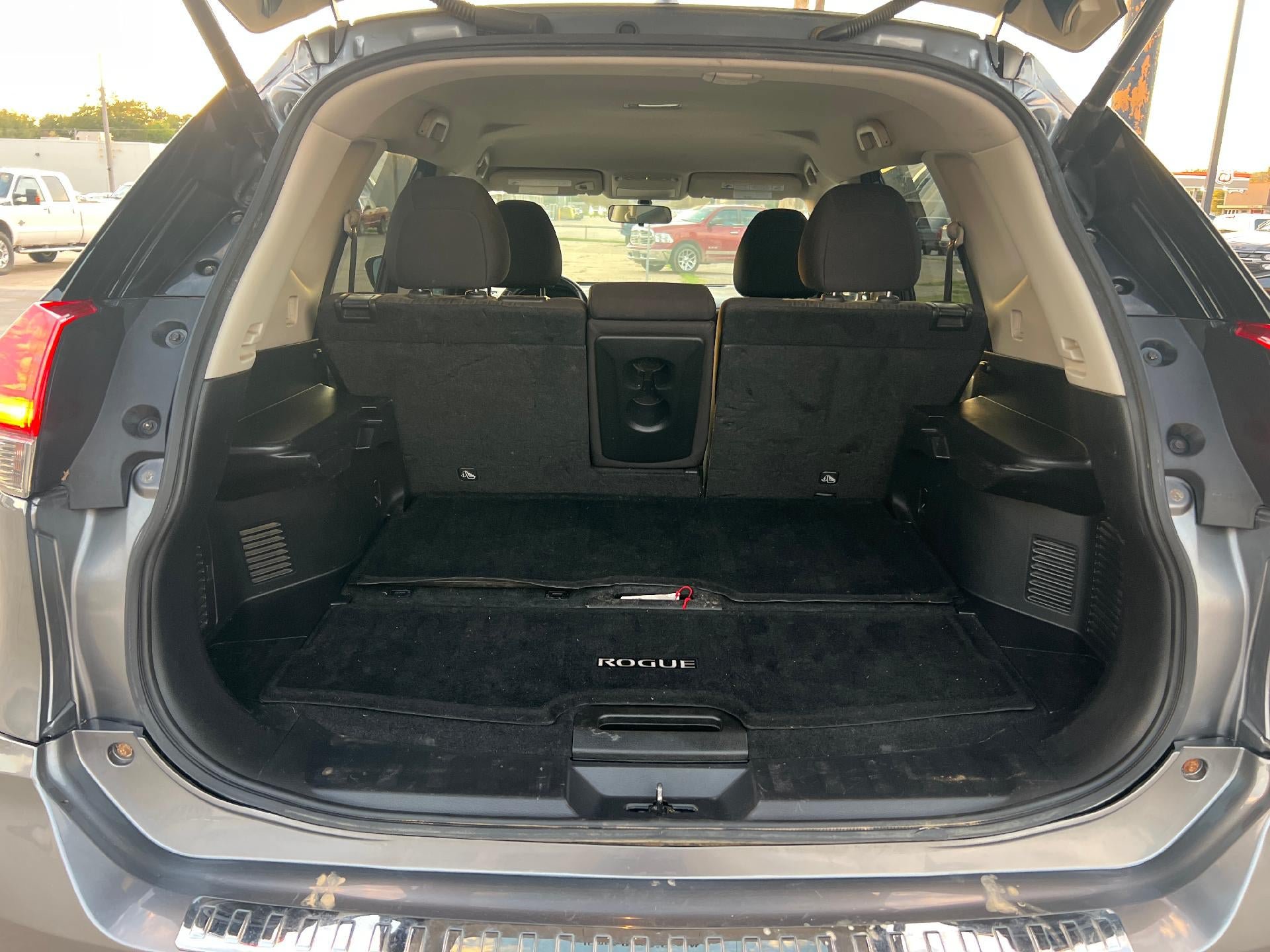 Used 2018 Nissan Rogue SV w/ Premium Package AWD/4WD image 23