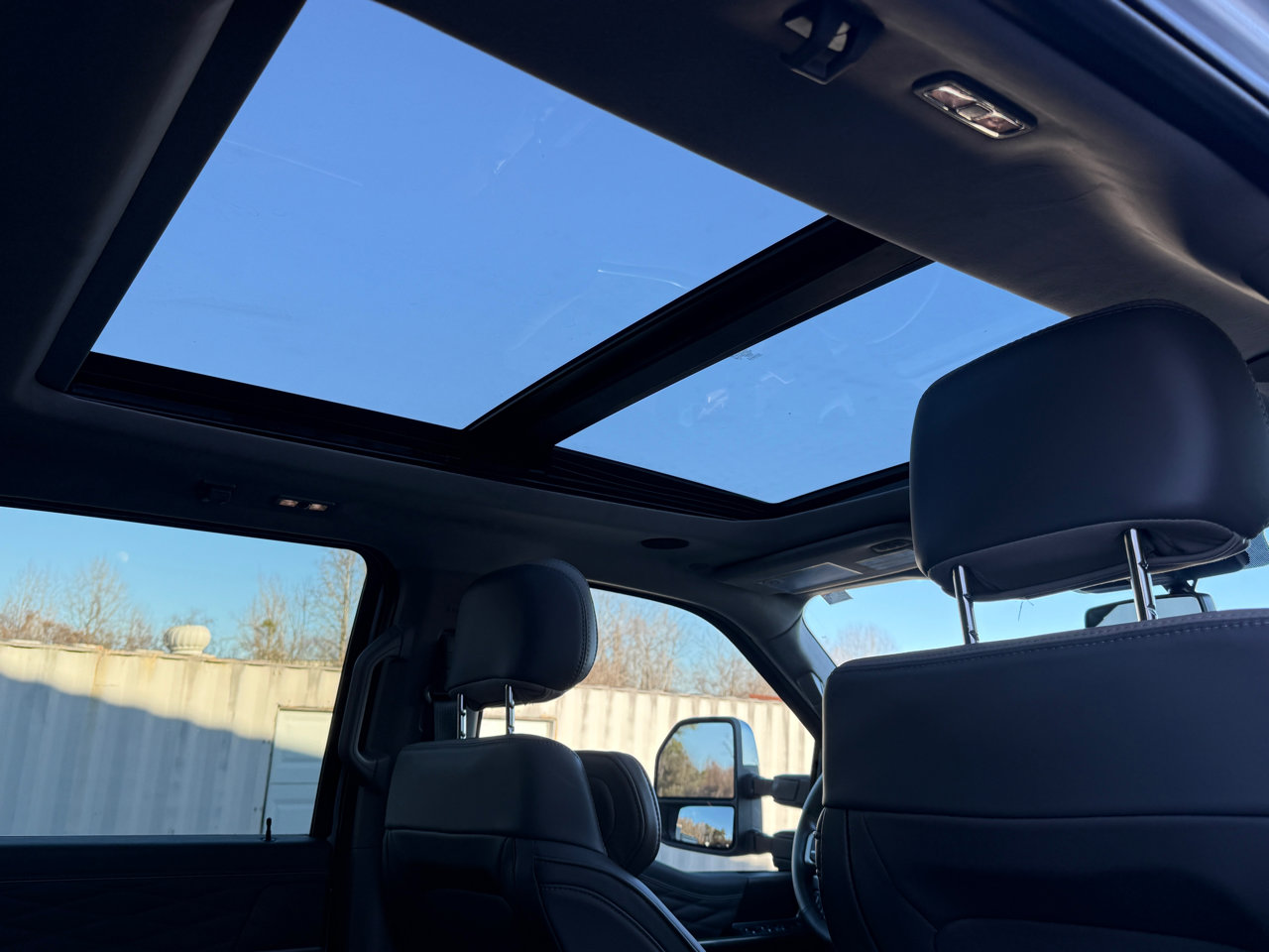 Used 2025 Ford F450 Platinum w/ Platinum Plus Package image 19