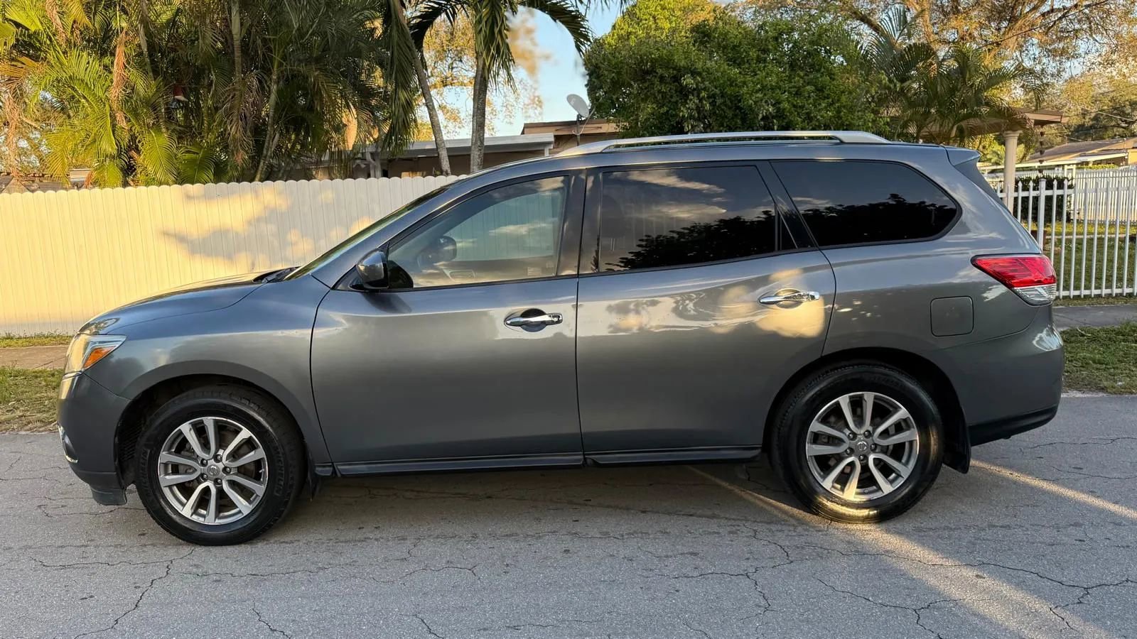 Used 2016 Nissan Pathfinder S image 3