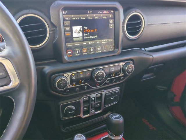 Used 2018 Jeep Wrangler Unlimited Sahara image 16