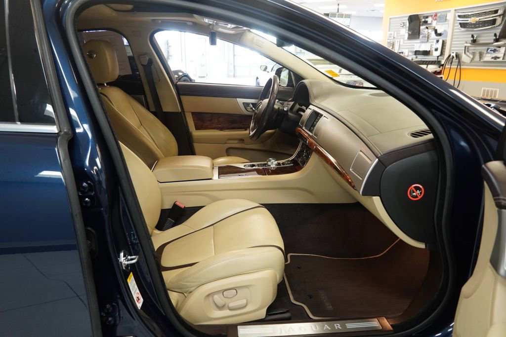 Used 2012 Jaguar XF Portfolio image 26