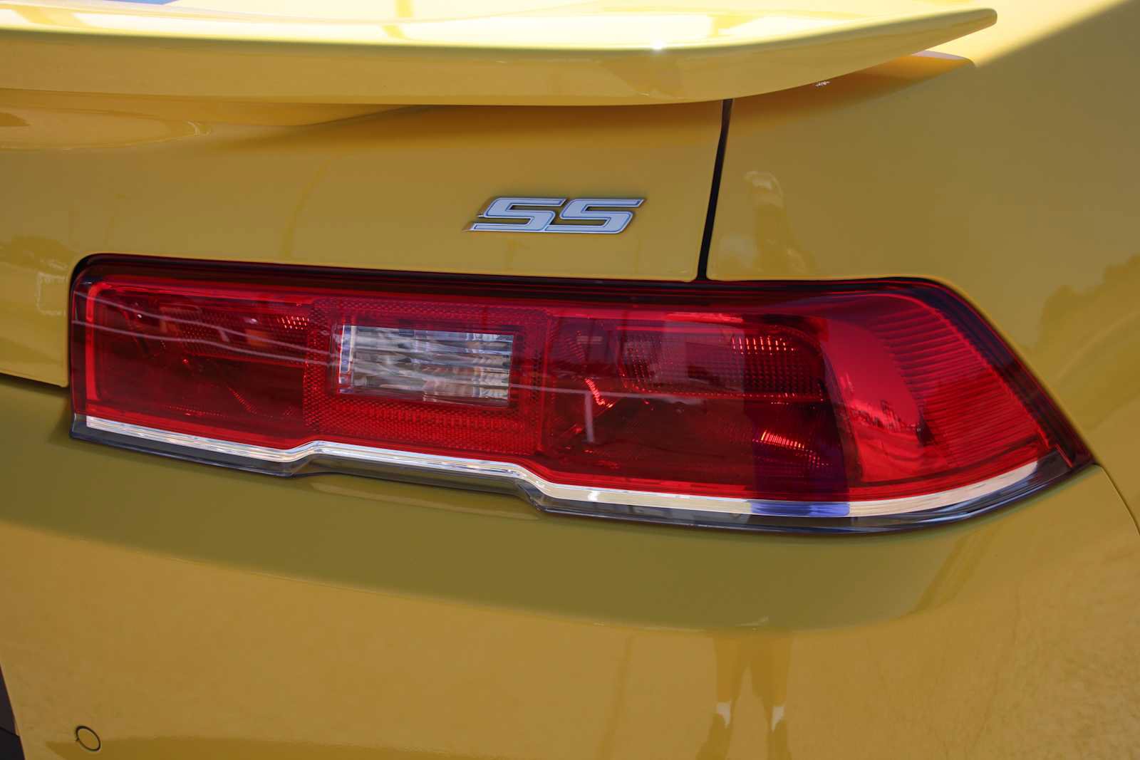 Used 2015 Chevrolet Camaro SS RWD image 15