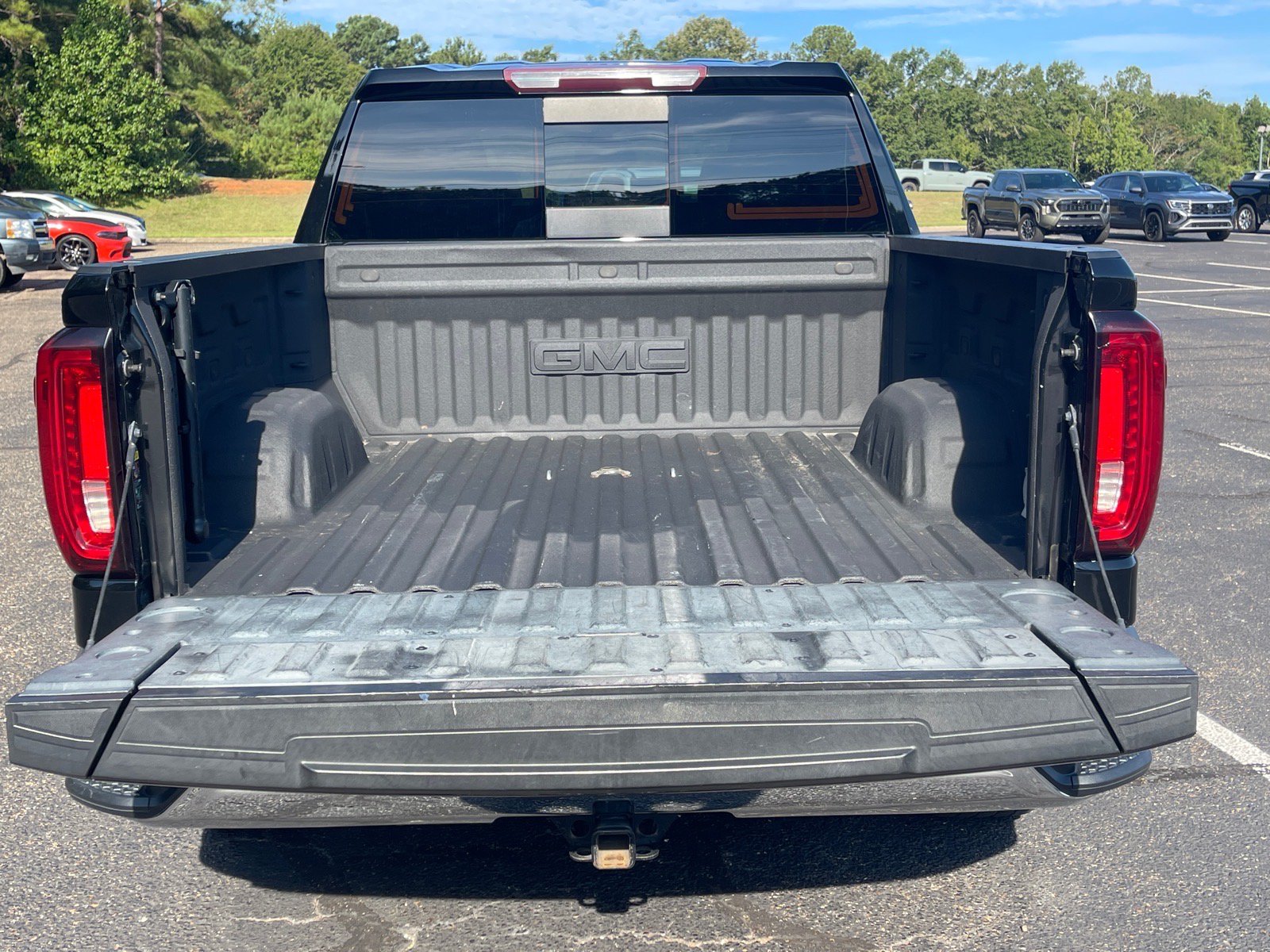 Used 2022 GMC Sierra 1500 SLT w/ SLT Premium Plus Package RWD image 16