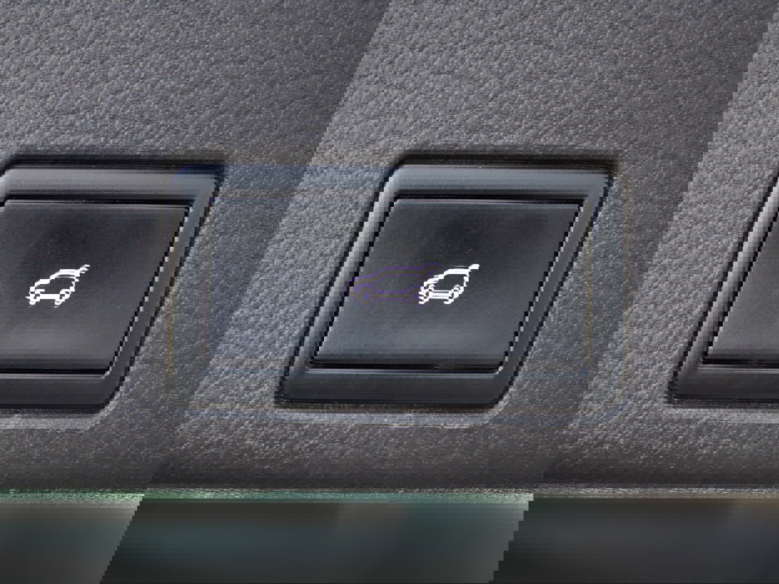 Used 2012 Volkswagen Touareg TDI image 31