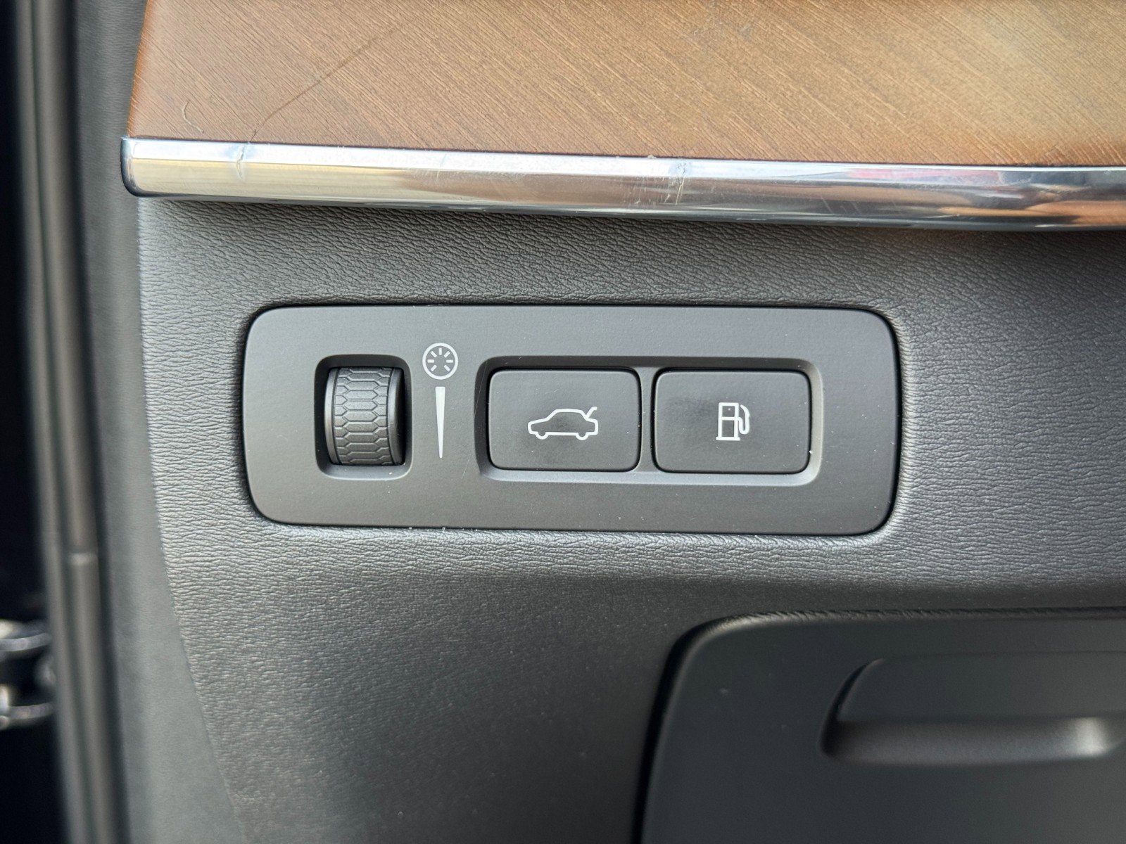 Used 2017 Volvo XC90 T8 Inscription w/ Vision Package image 18