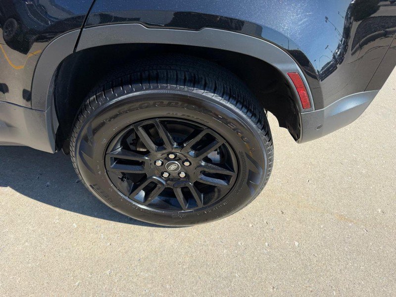 Used 2025 Land Rover Defender 110 S image 5