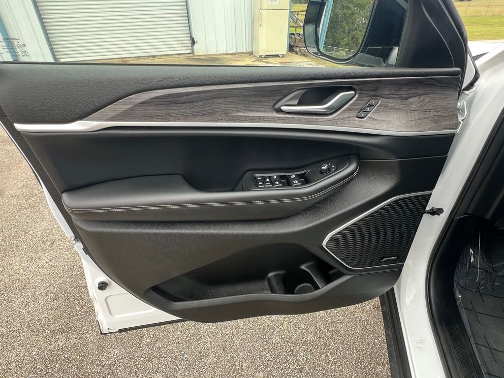 Used 2022 Jeep Grand Cherokee Limited image 14