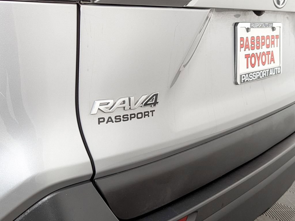 Used 2021 Toyota RAV4 XLE w/ Convenience Package image 13