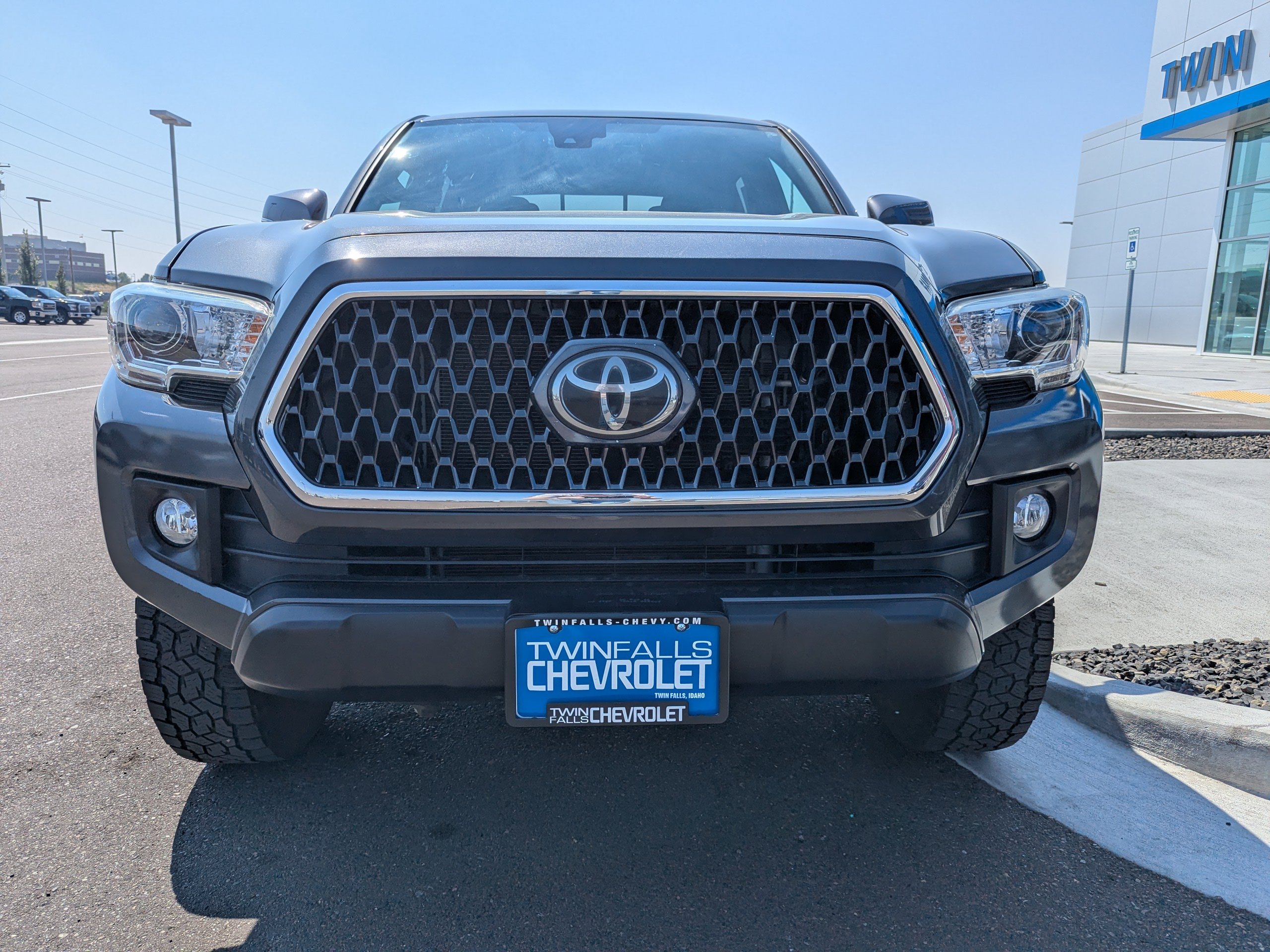 Used 2018 Toyota Tacoma TRD Off-Road w/ Technology Package AWD/4WD image 5