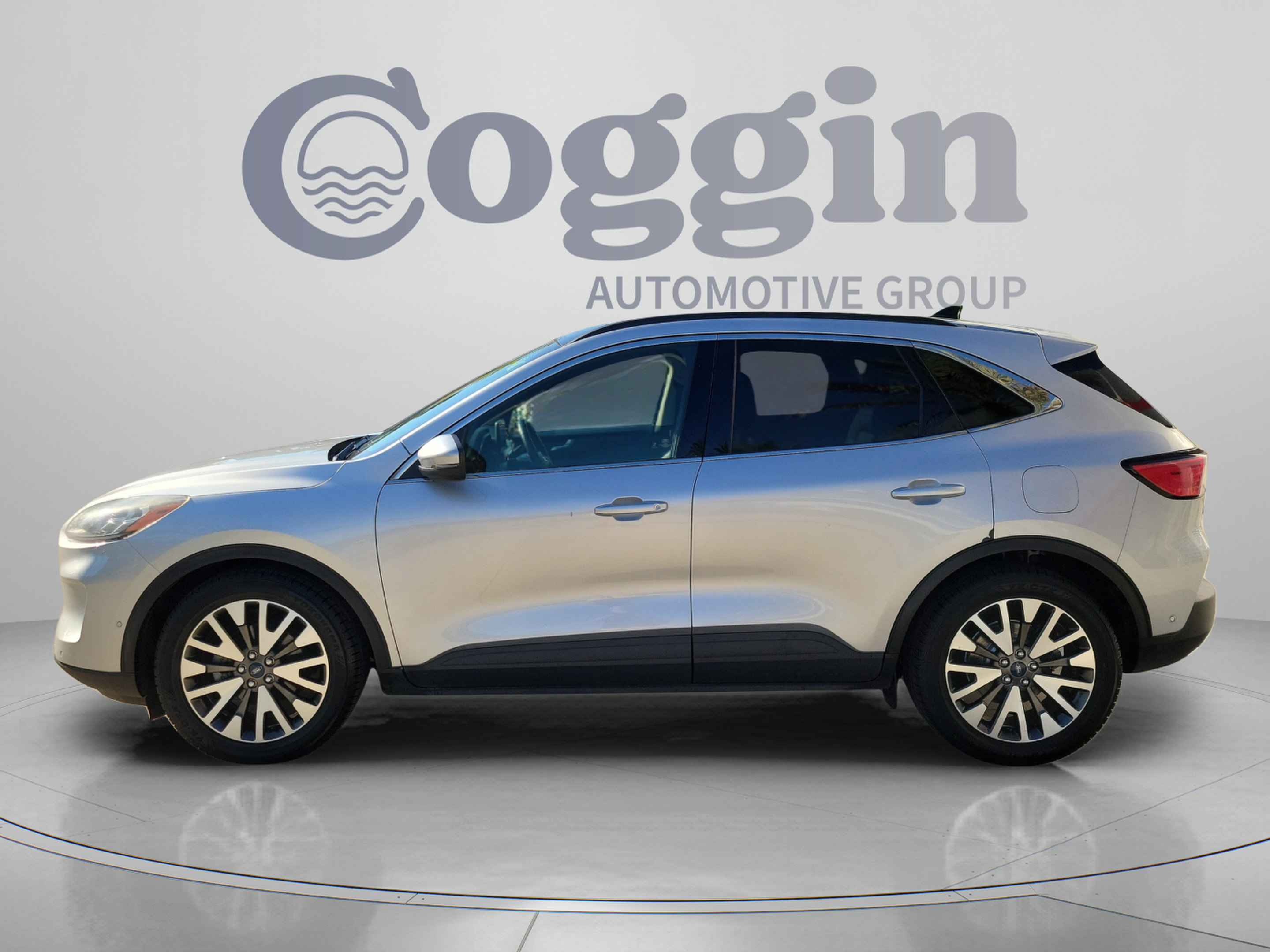 Used 2020 Ford Escape Titanium FWD image 2