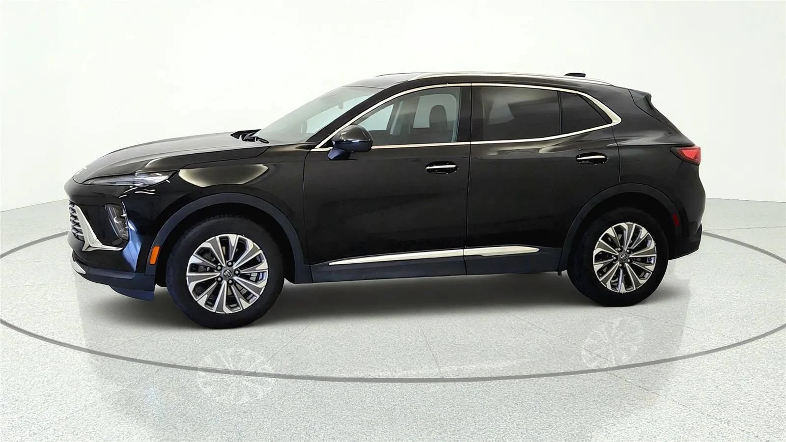 Used 2024 Buick Envision Preferred AWD/4WD image 3