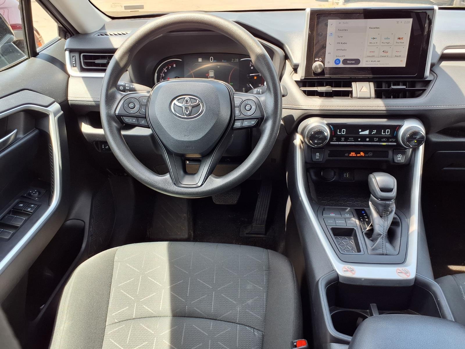 Used 2024 Toyota RAV4 XLE FWD image 5
