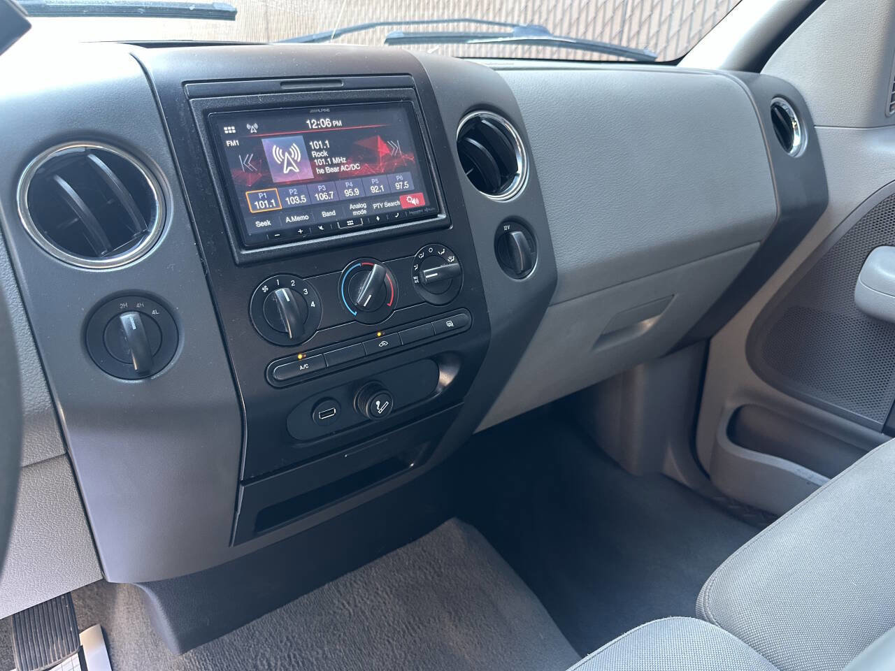 Used 2006 Ford F150 XLT image 13