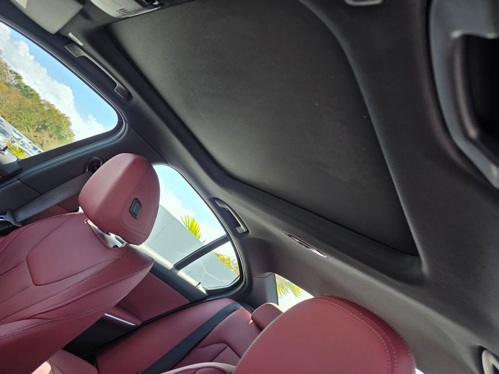 Certified 2026 BMW 330i Sedan image 12