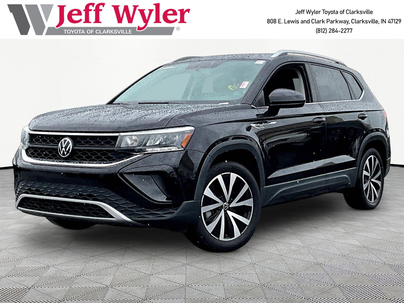 Used 2022 Volkswagen Taos SE w/ Panoramic Sunroof Package