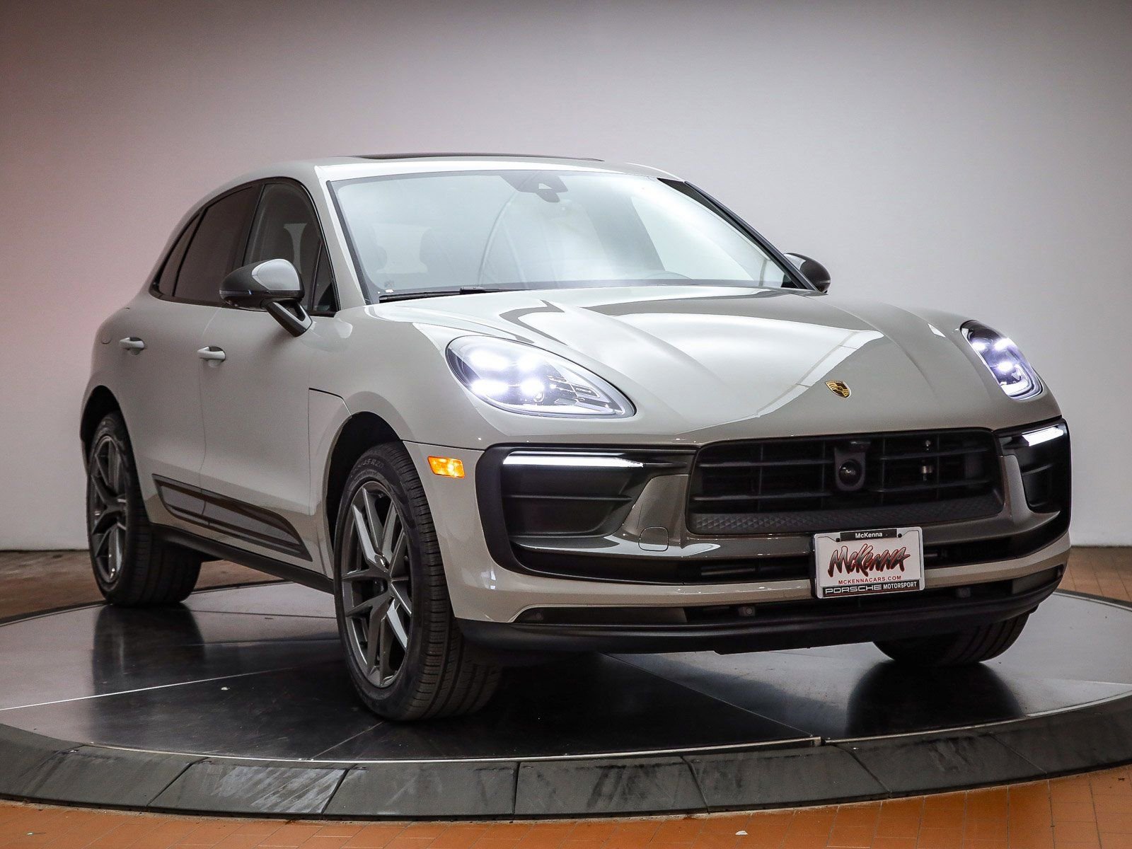 Certified 2025 Porsche Macan Turbo image 29