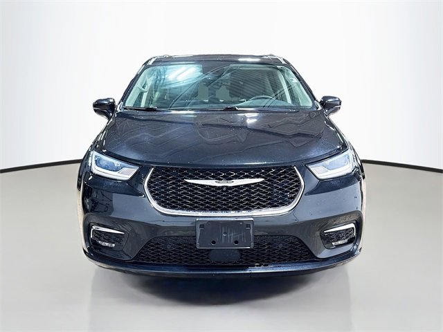 Used 2021 Chrysler Pacifica Touring-L w/ Uconnect Theater Family Group image 3