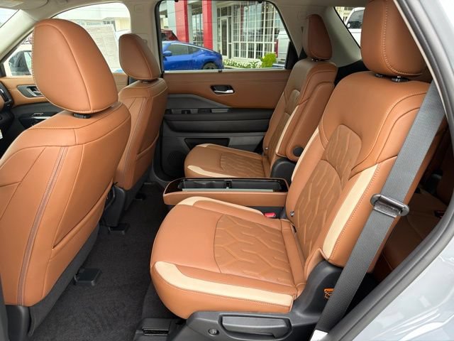 New 2026 Nissan Pathfinder Platinum FWD image 12