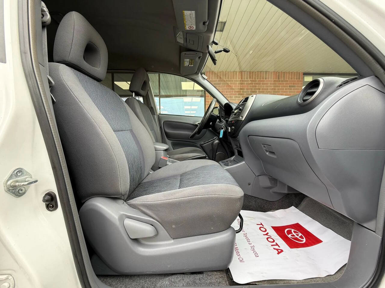 Used 2003 Toyota RAV4 2WD image 17